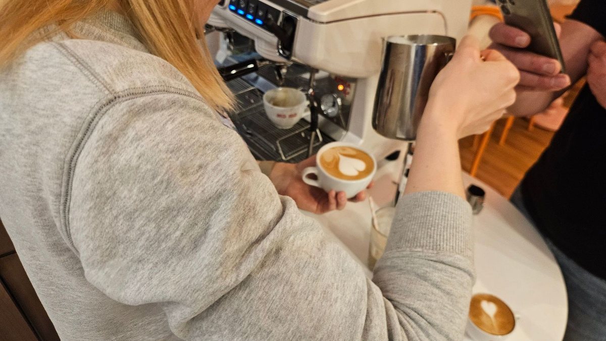 Szkolenie baristyczne w Ma Ma Cafe: spienianie mleka i latte art